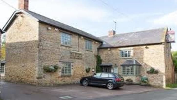  The Fox, Farthinghoe gallery image