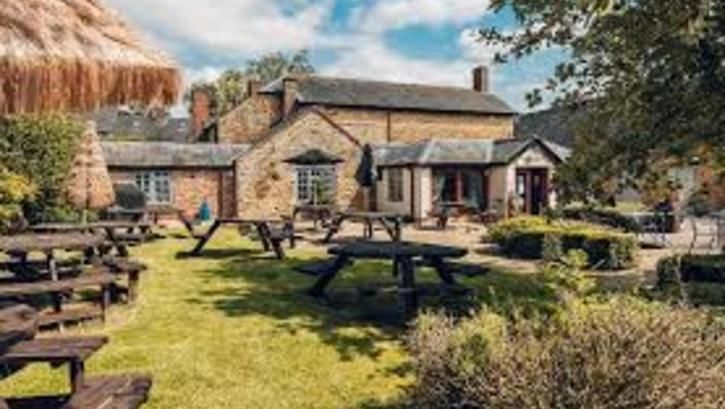  The Fox, Farthinghoe gallery image