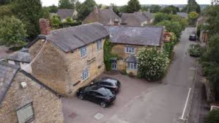  The Fox, Farthinghoe gallery image