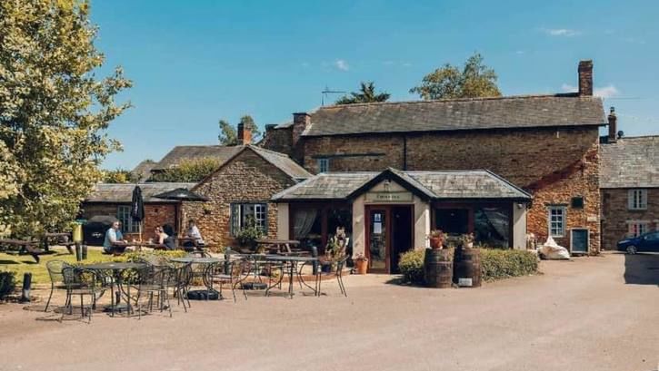  The Fox, Farthinghoe gallery image